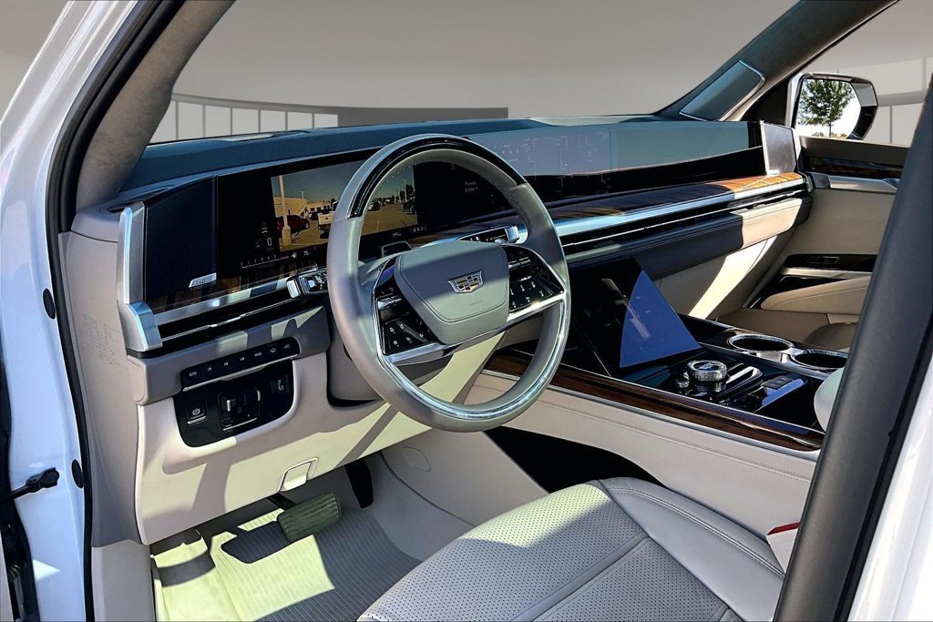 Certified Used 2025 Crystal White Tricoat Cadillac Premium Luxury Platinum image 13