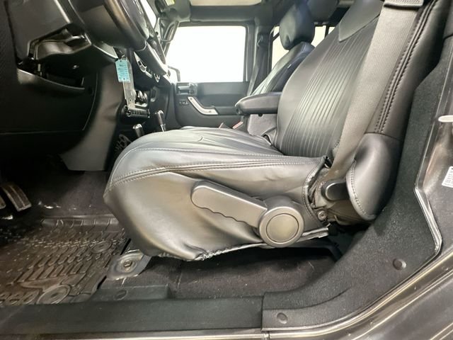 Used 2017 Gray Jeep Unlimited Sahara image 15