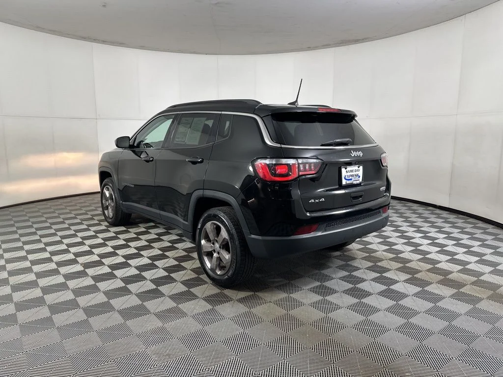 Used 2019 Black Jeep Latitude image 33