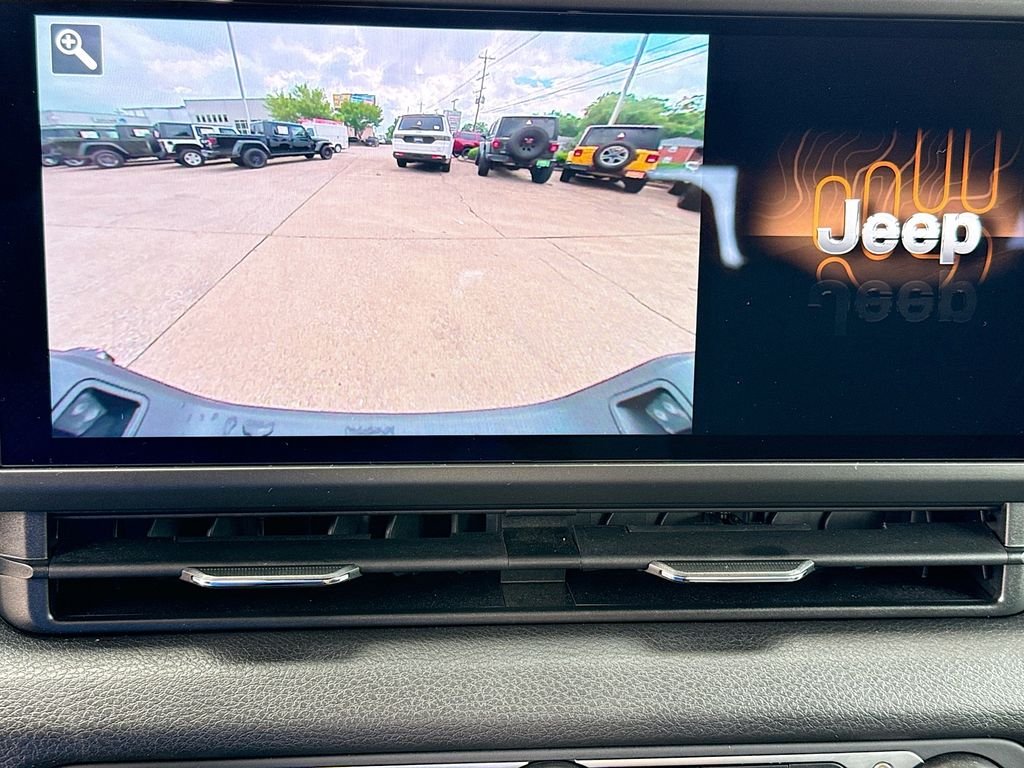 Used 2025 Anvil Clearcoat Jeep Sport S image 14