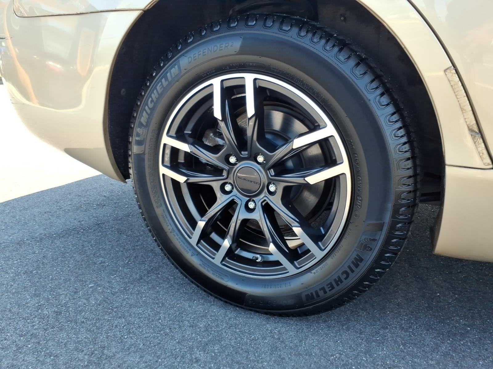 Used 2010  Toyota LE image 11