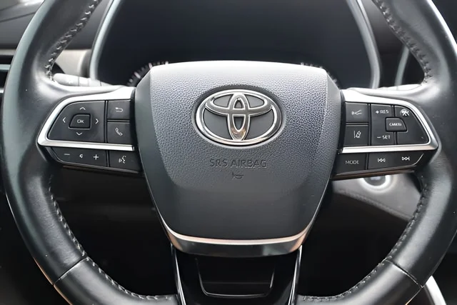 Used 2021 Magnetic Gray Metallic Toyota XLE image 30