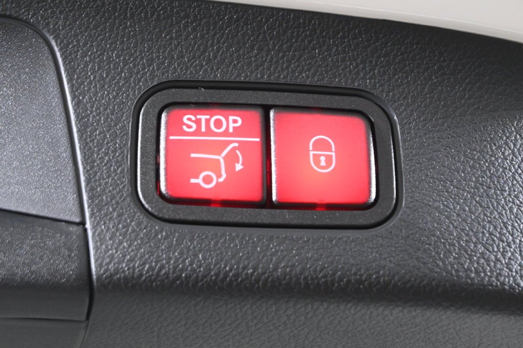 Used 2026 Polar White Mercedes-Benz GLA 250 image 34