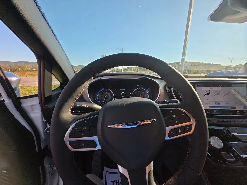 2026 Chrysler Pacifica Pinnacle - Photo 14