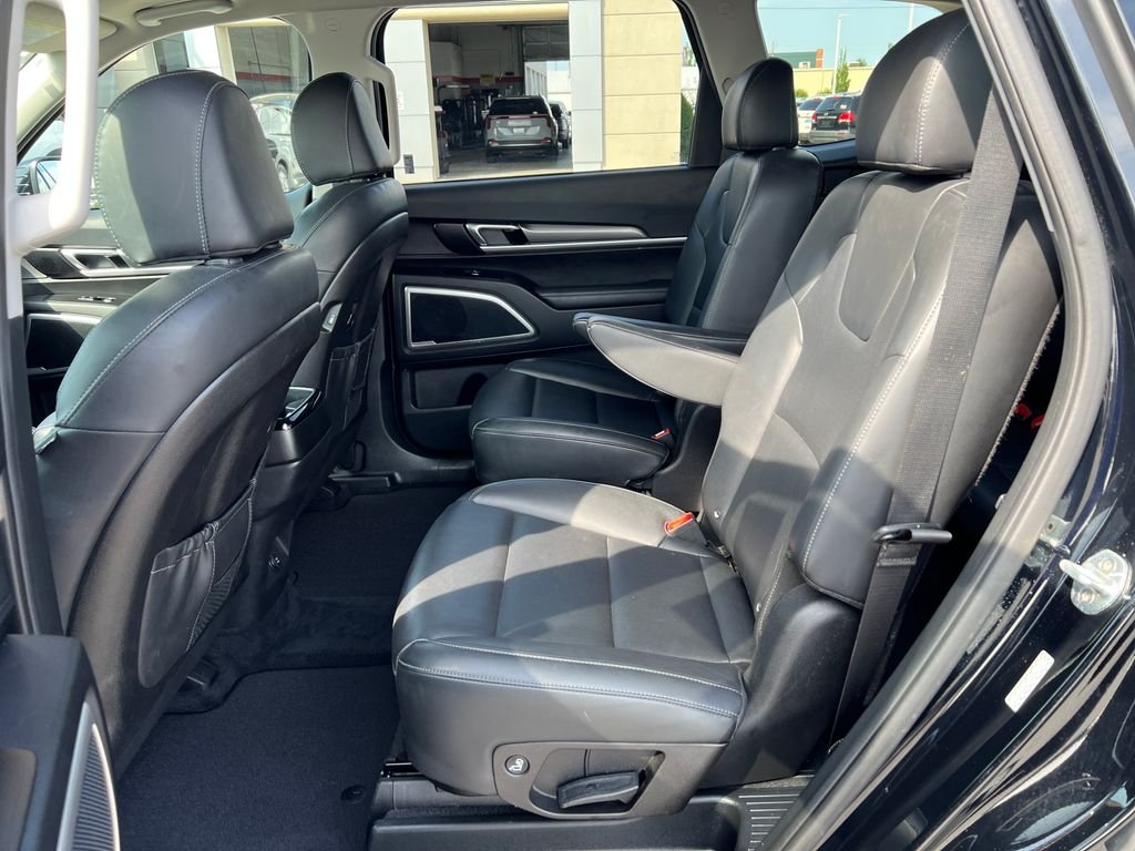 Used 2022 Black Kia S image 14