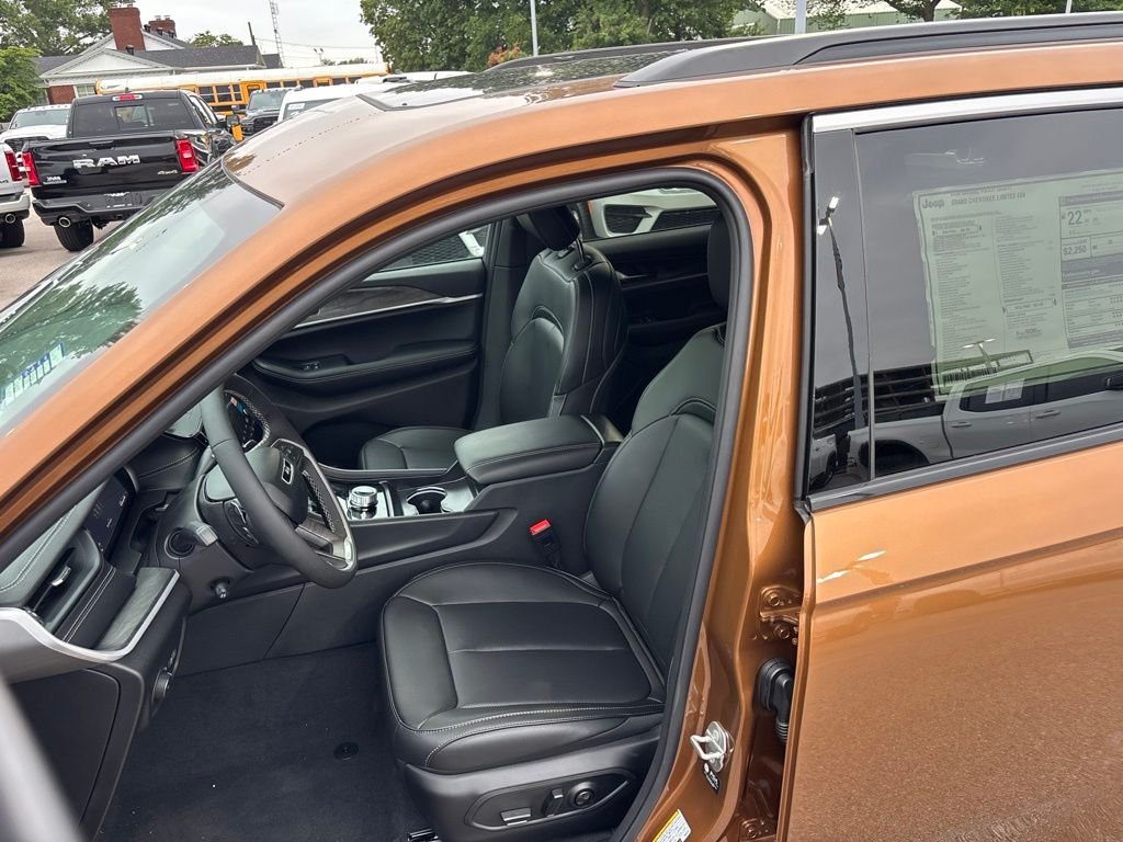 New 2026 Copper Shino Metallic Clearcoat Jeep Limited image 4