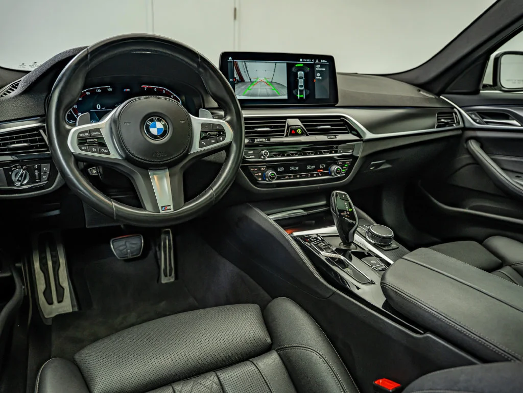 Used 2022 Alpine White BMW 540i image 30