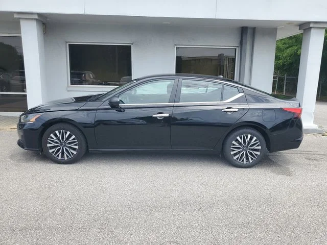 2025 Nissan Altima SV - Photo 10