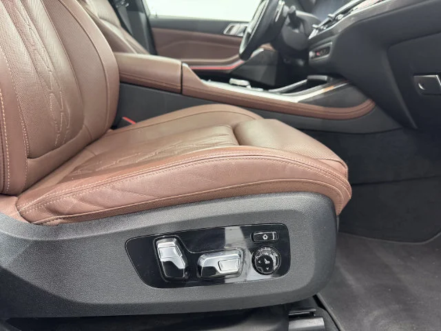 Used 2023 Mineral White Metallic BMW xDrive40i image 48