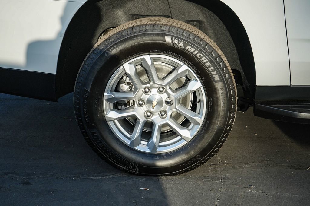 2026 Chevrolet Suburban LS - Photo 12