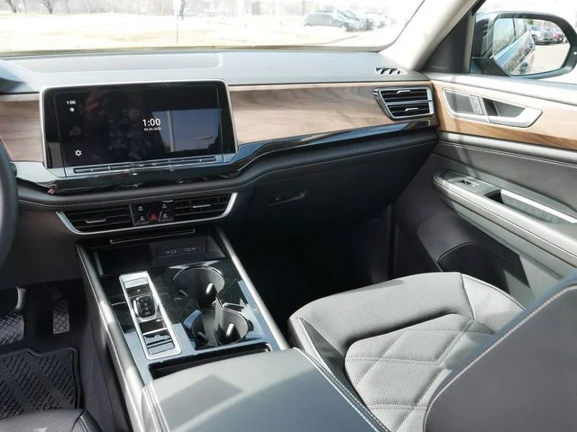 New 2026 Black Volkswagen 2.0T SE w/Technology image 10
