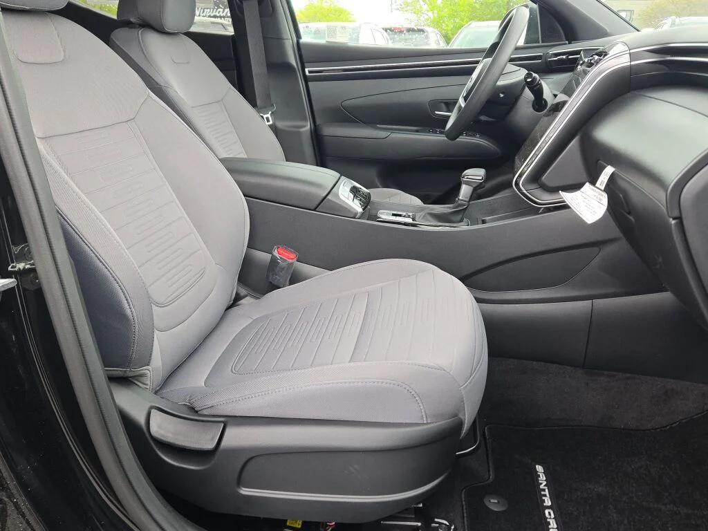 Used 2024 Black Hyundai SEL image 6