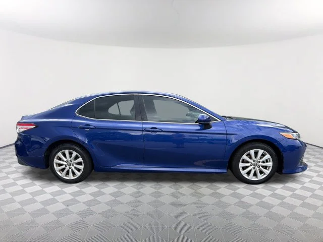 Used 2018 Blue Toyota LE image 4