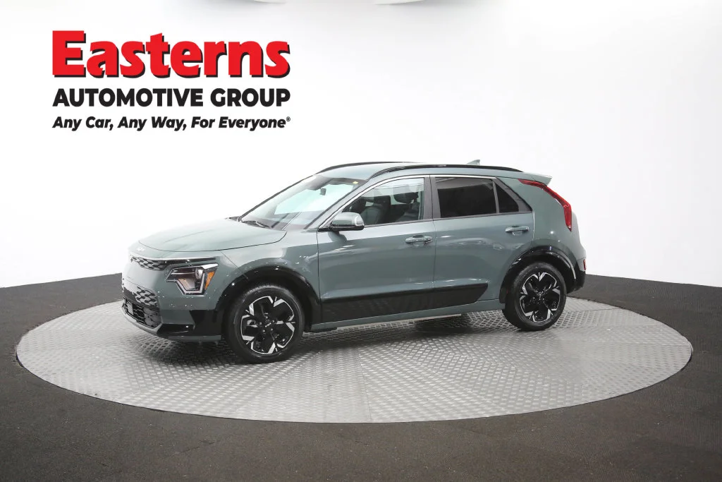 Used 2023 Green Kia Wind image 57
