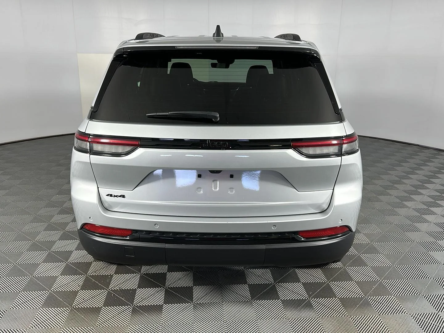 Used 2025 Silver Zynith Jeep Altitude X image 9