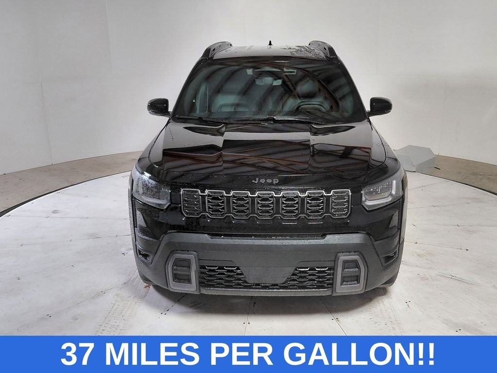 New 2026 Diamond Black Crystal Pearl-Coat Exterior Paint Jeep Limited image 2