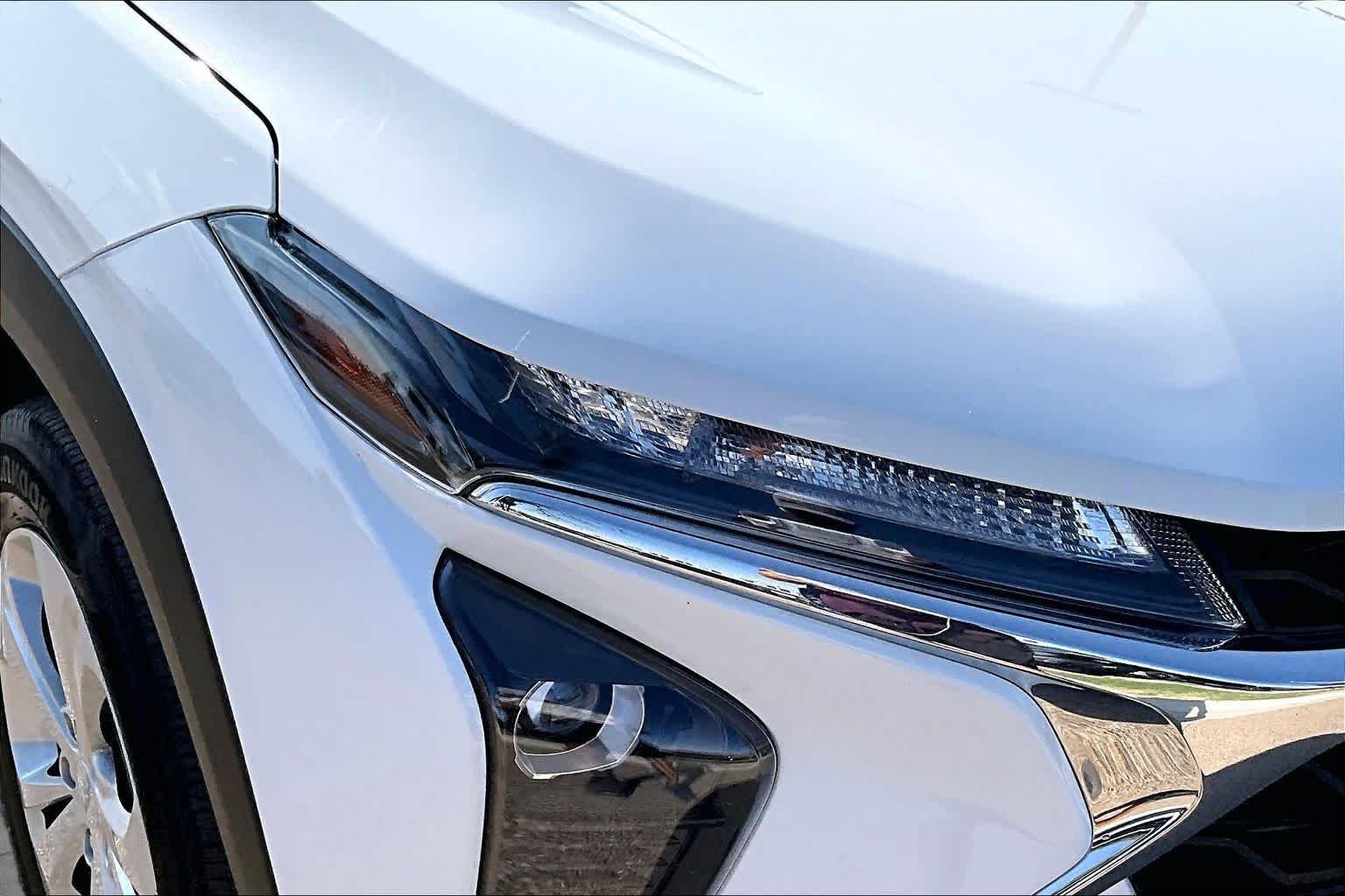 Used 2025 Summit White Chevrolet LS image 34
