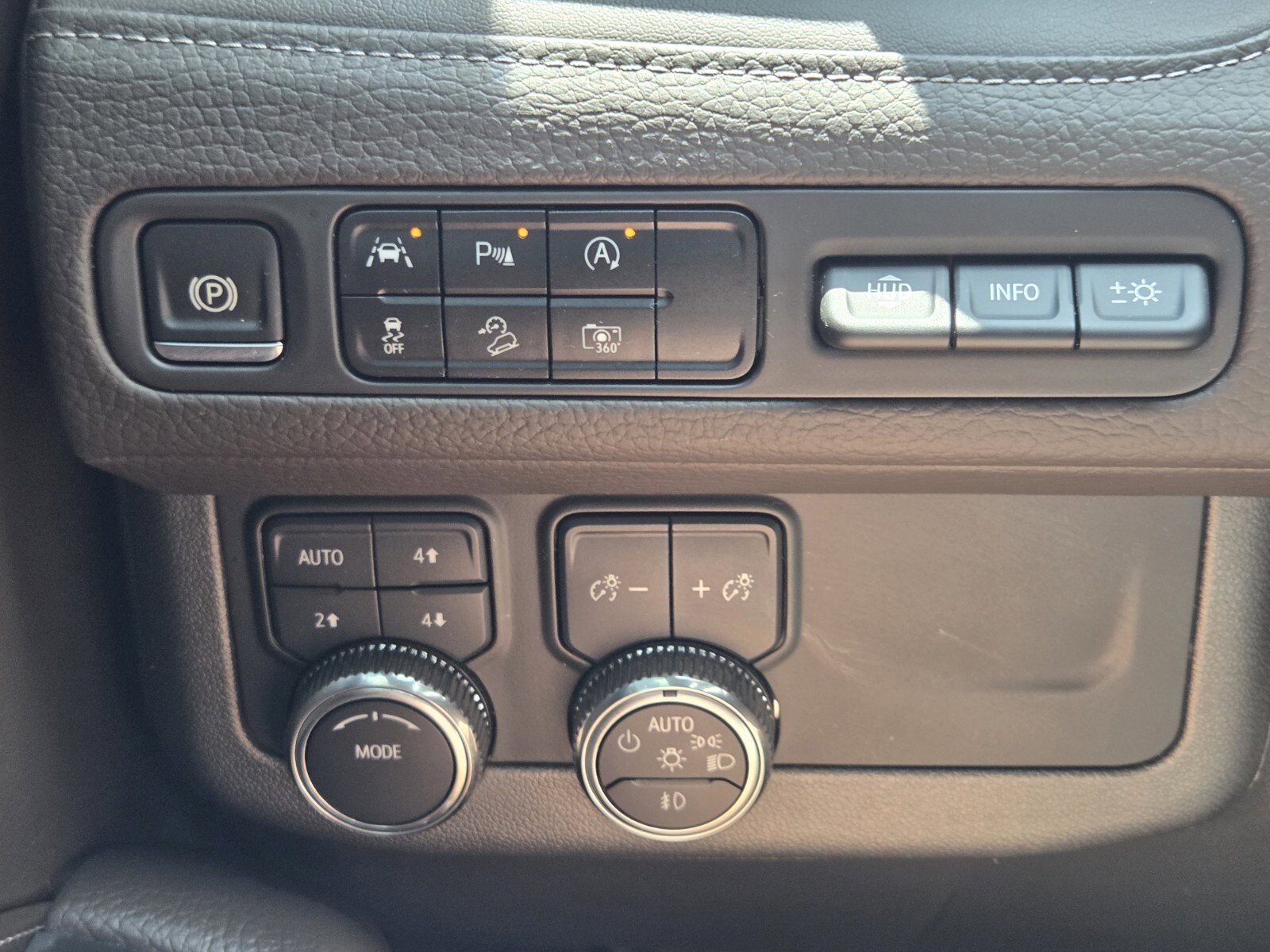 Used 2024 White Frost Tricoat GMC Denali image 20