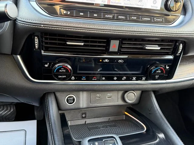 Used 2022 White Nissan Platinum image 21
