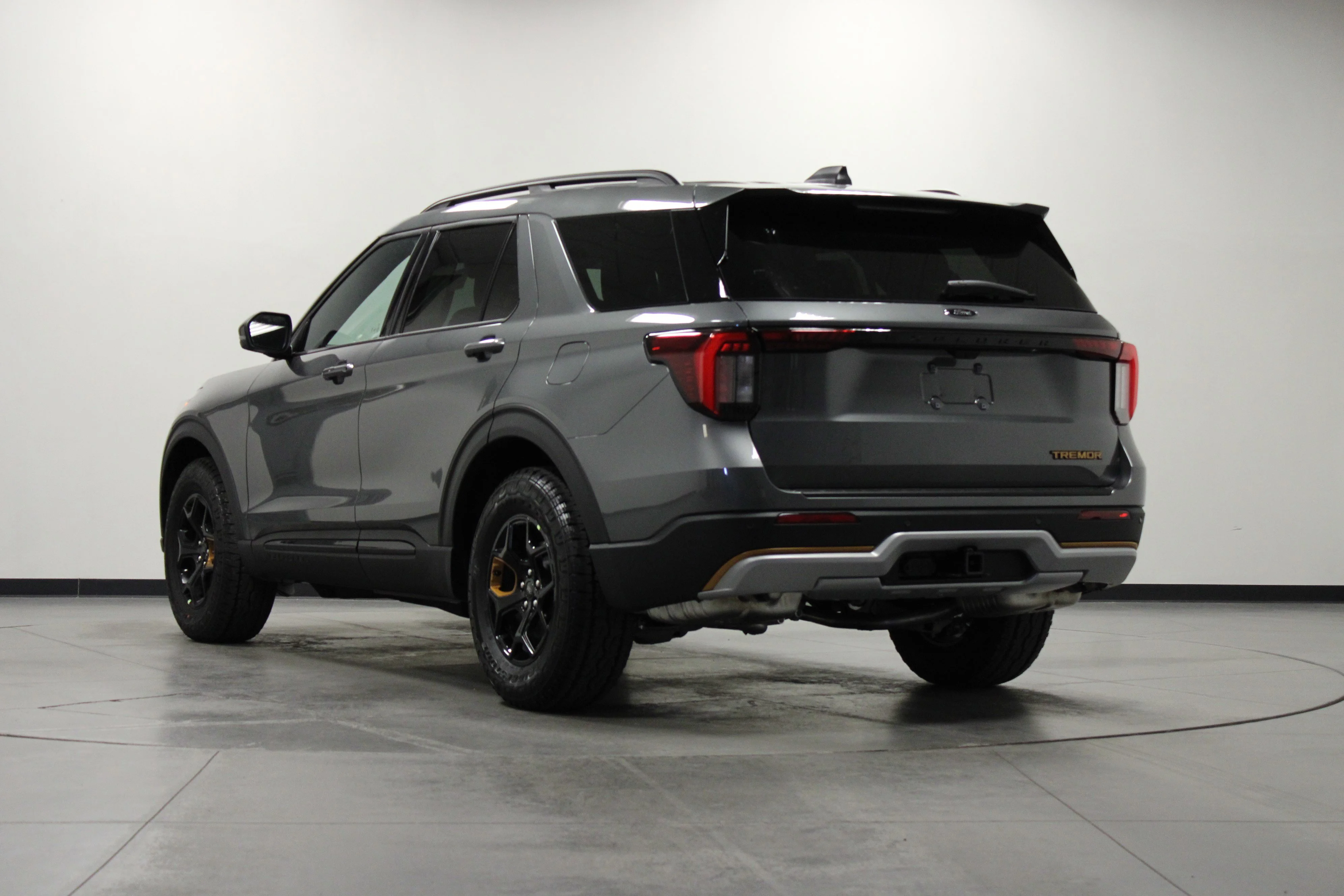 New 2026 Carbonized Gray Metallic Ford Tremor® image 6