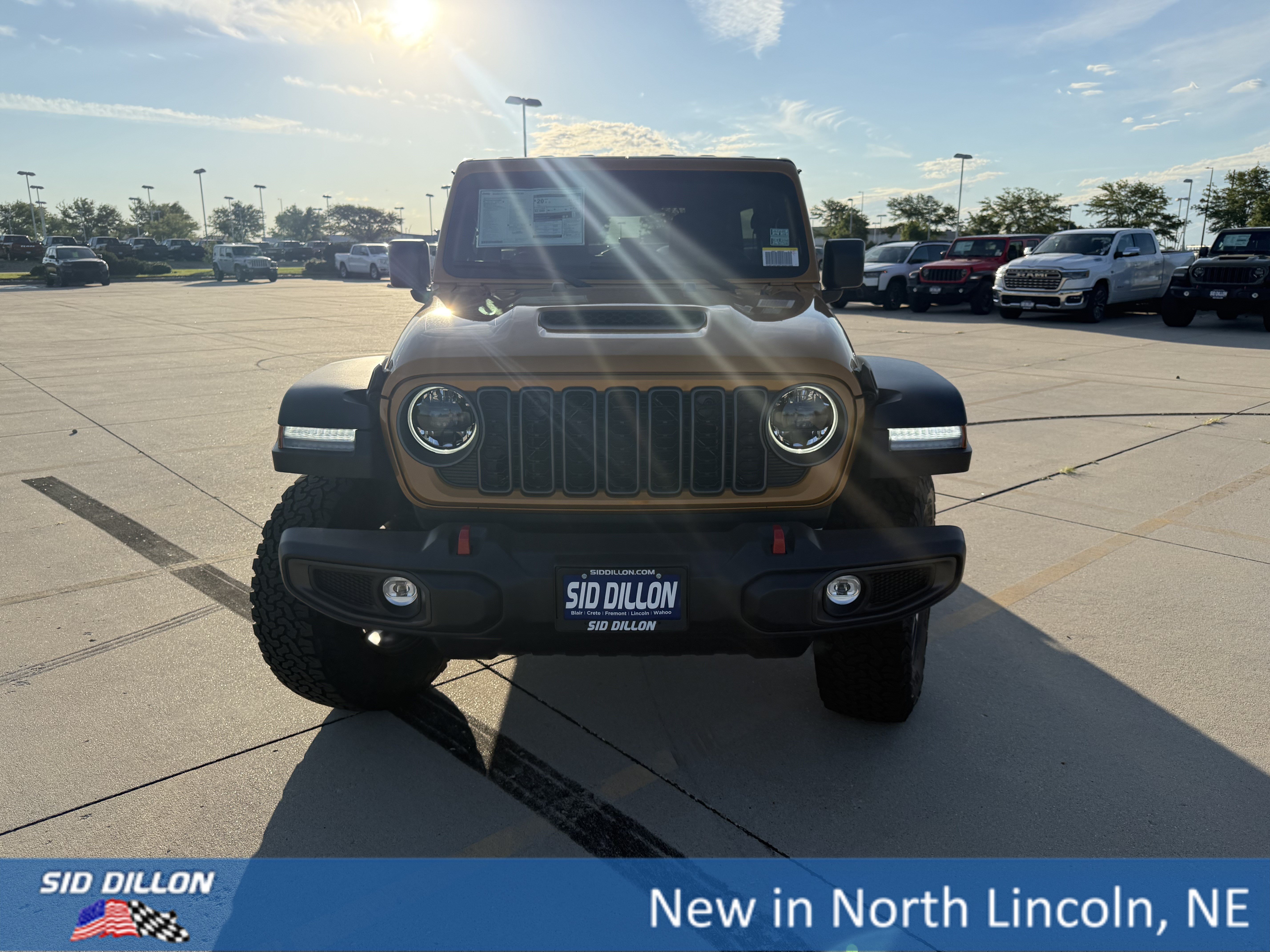 New 2026 Goldilocks Exterior Paint Jeep 4-Door Rubicon 4x4 image 3