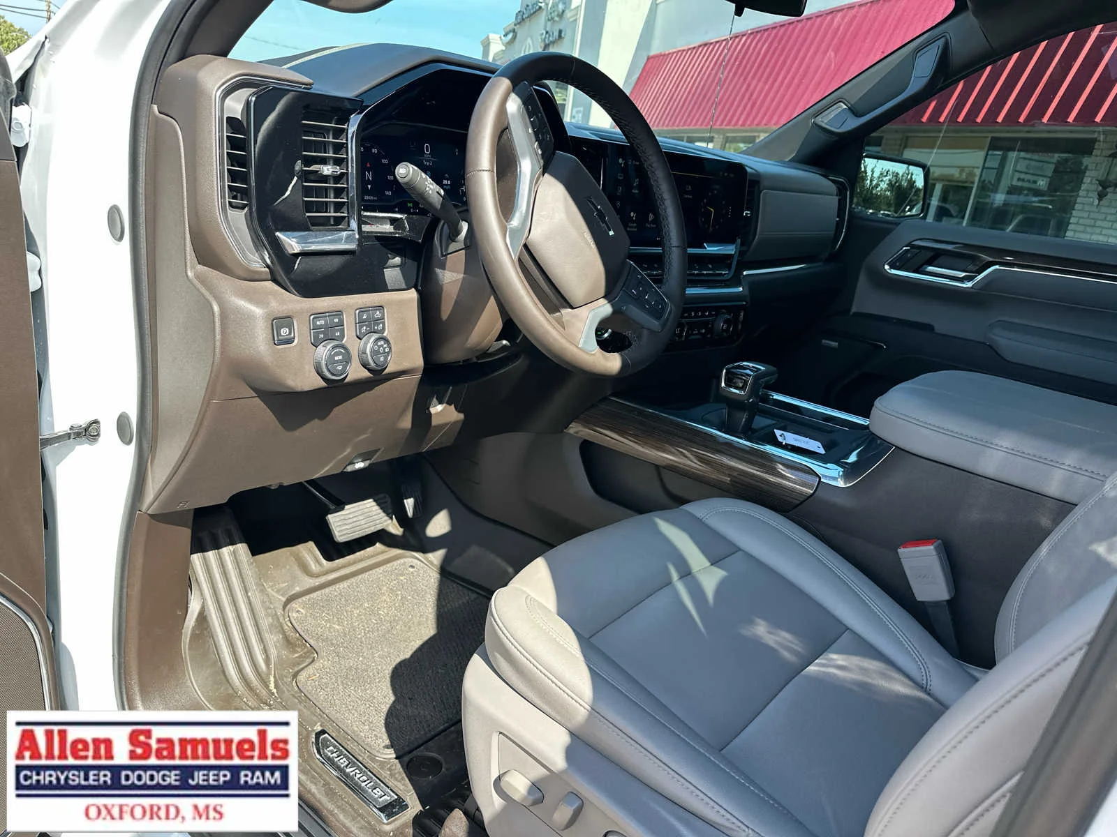 Used 2024 Summit White Chevrolet RST image 18