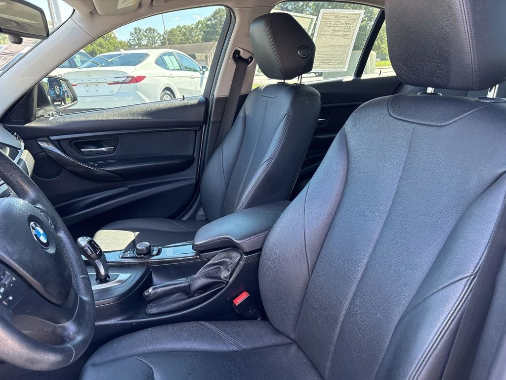Used 2015 White BMW 320i xDrive image 15