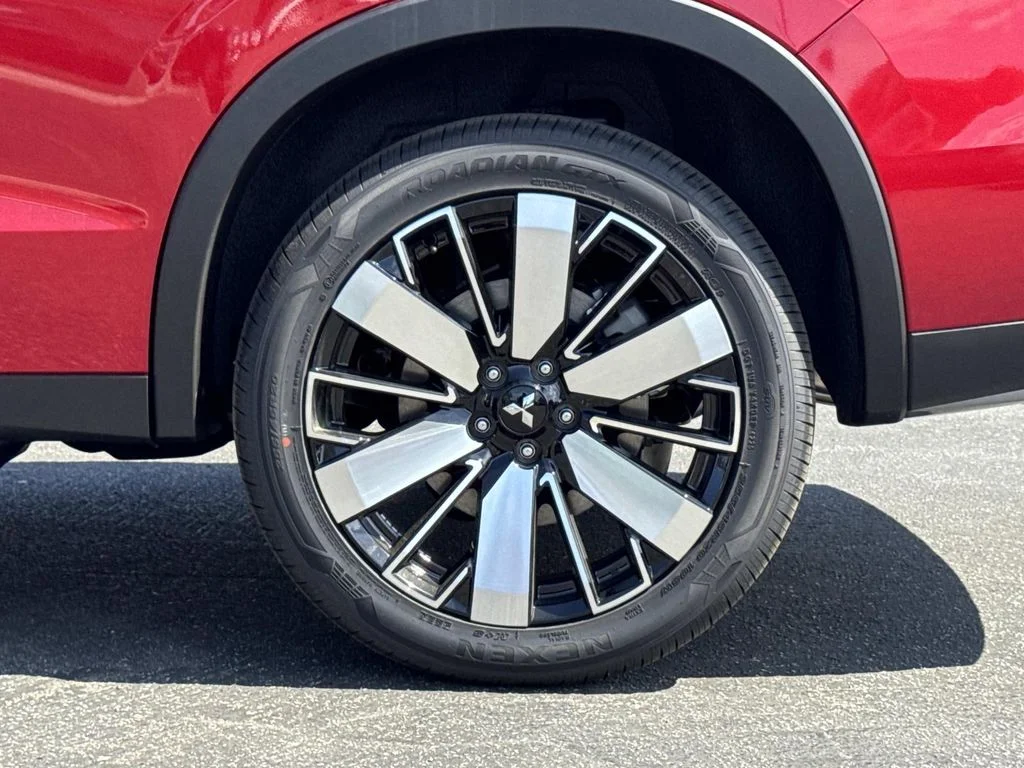 New 2026 Red Diamond Mitsubishi SE image 33