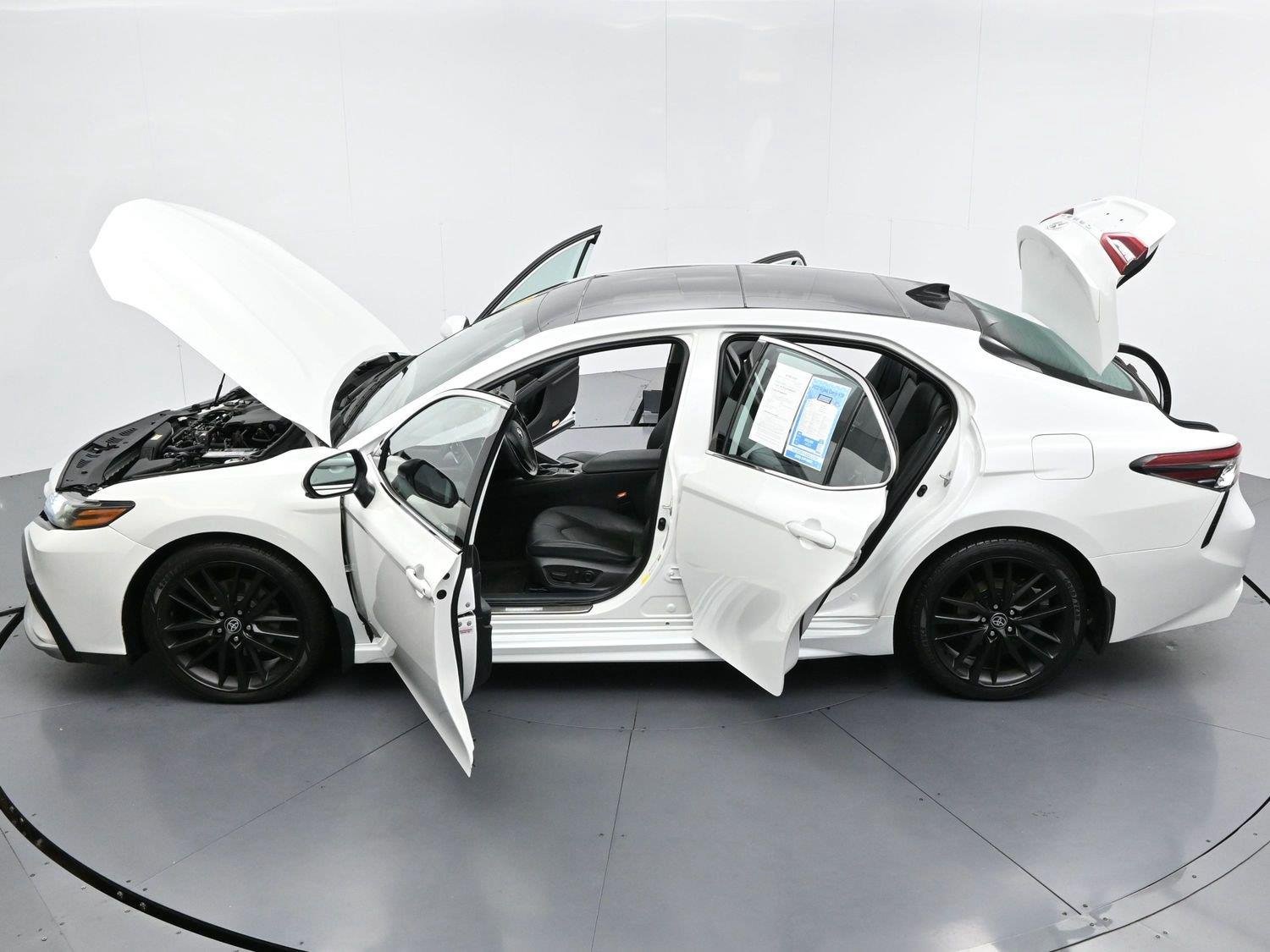 Used 2022 Wind Chill Pearl Toyota XSE image 45