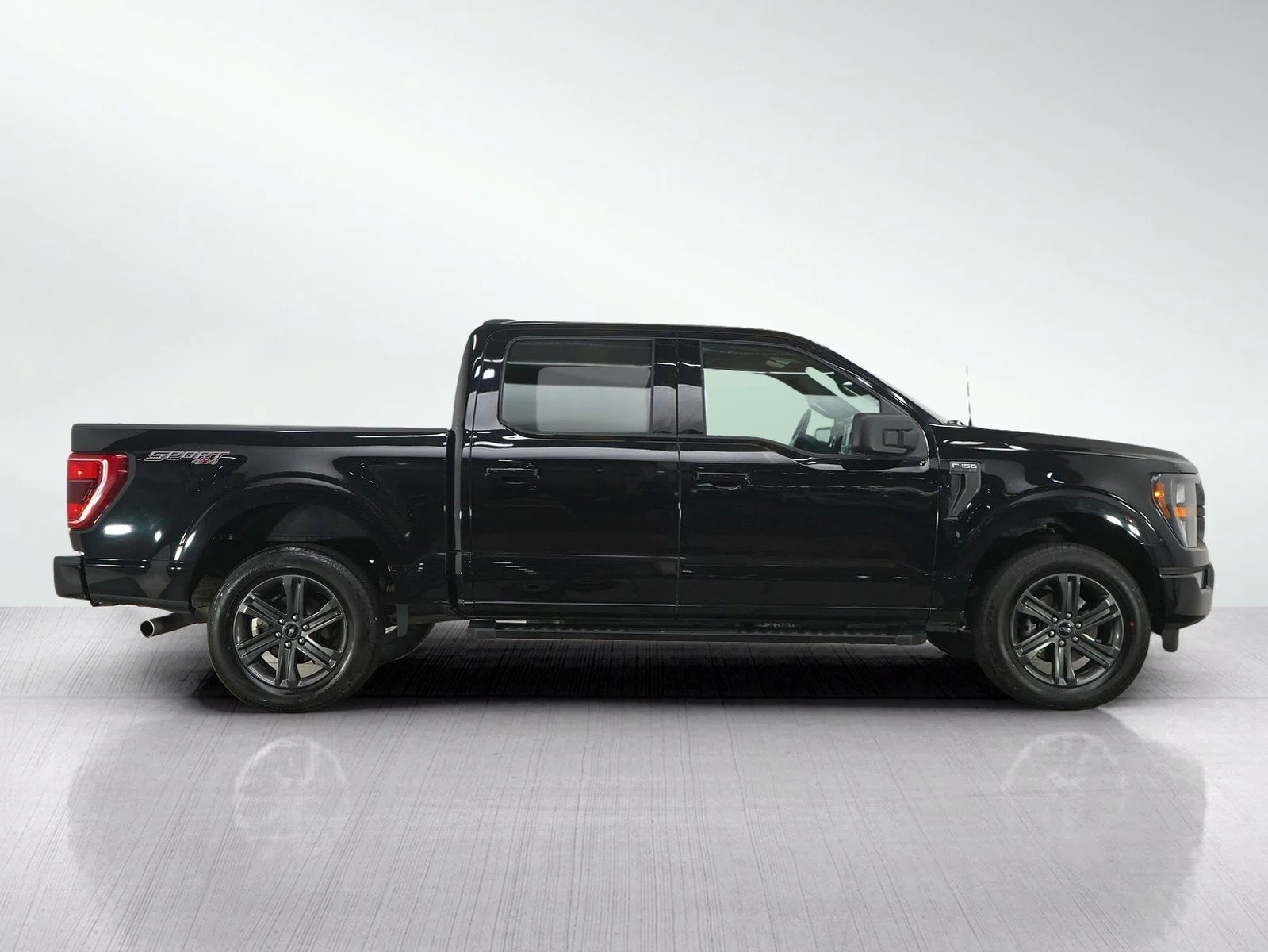 Used 2023 Agate Black Metallic Ford XLT image 6