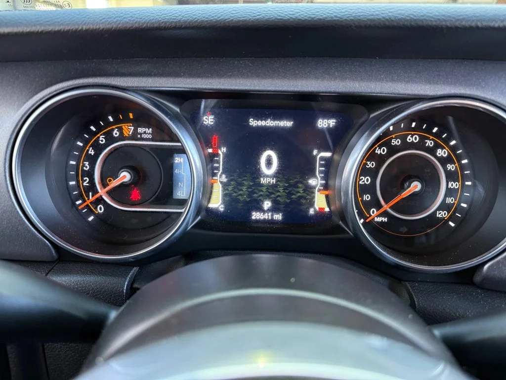 Used 2023 Gray Jeep Mojave image 14