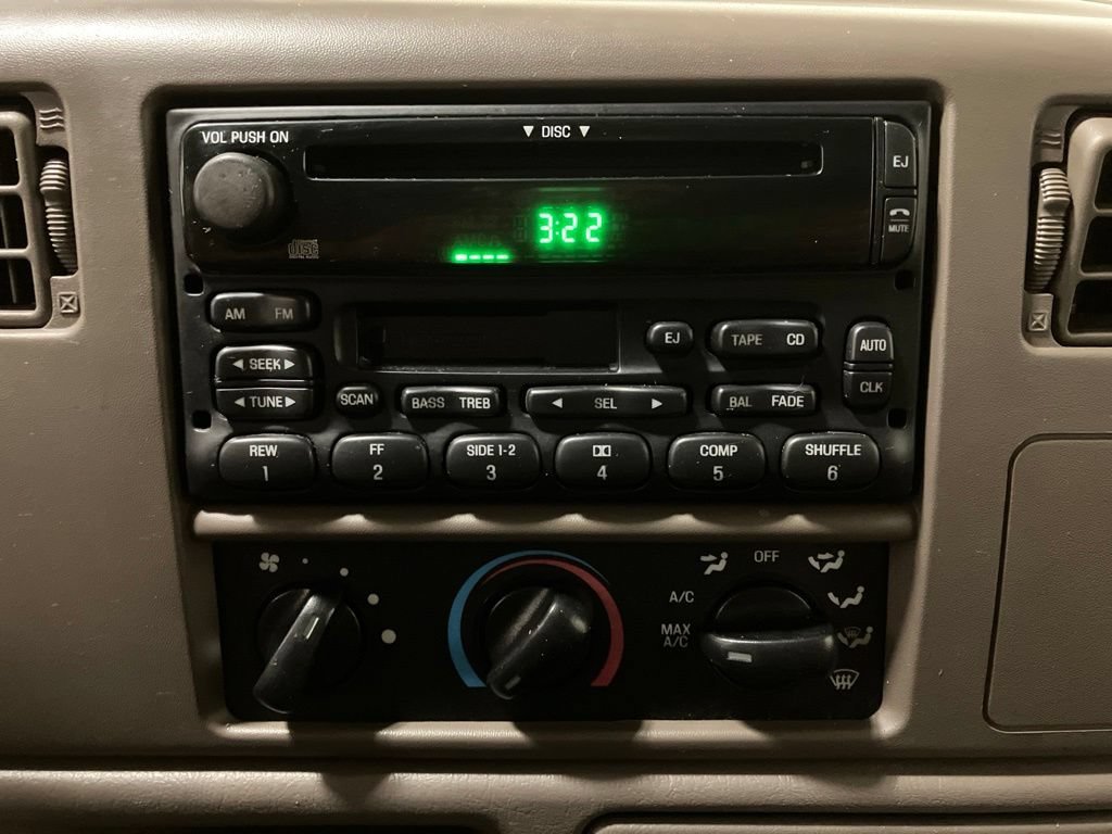 Used 2003  Ford Lariat image 5