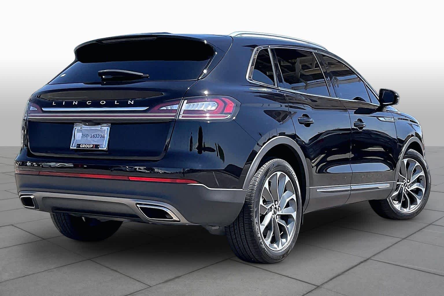 Used 2022 Infinite Black Metallic Clearcoat Lincoln Reserve image 12