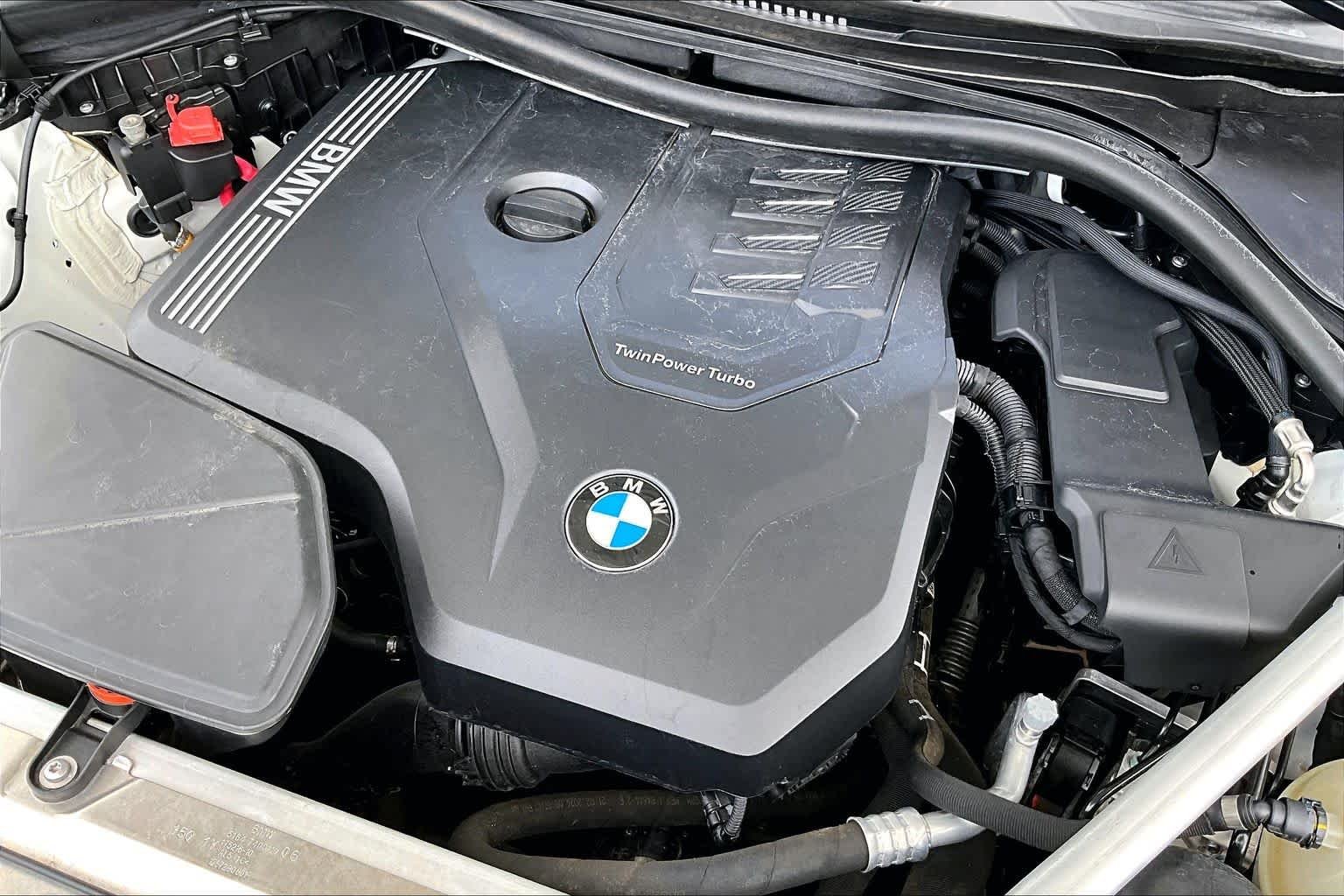 Used 2024 Alpine White BMW sDrive30i image 31