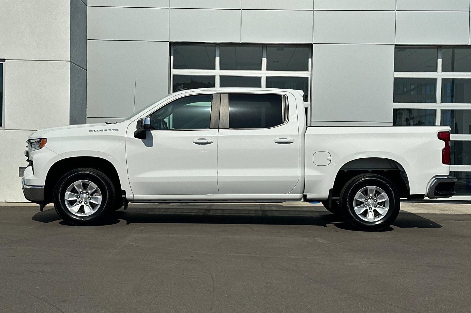 Used 2025 Summit White Chevrolet LT image 7