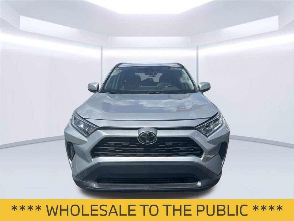 Used 2020 Silver Toyota XLE Premium image 2