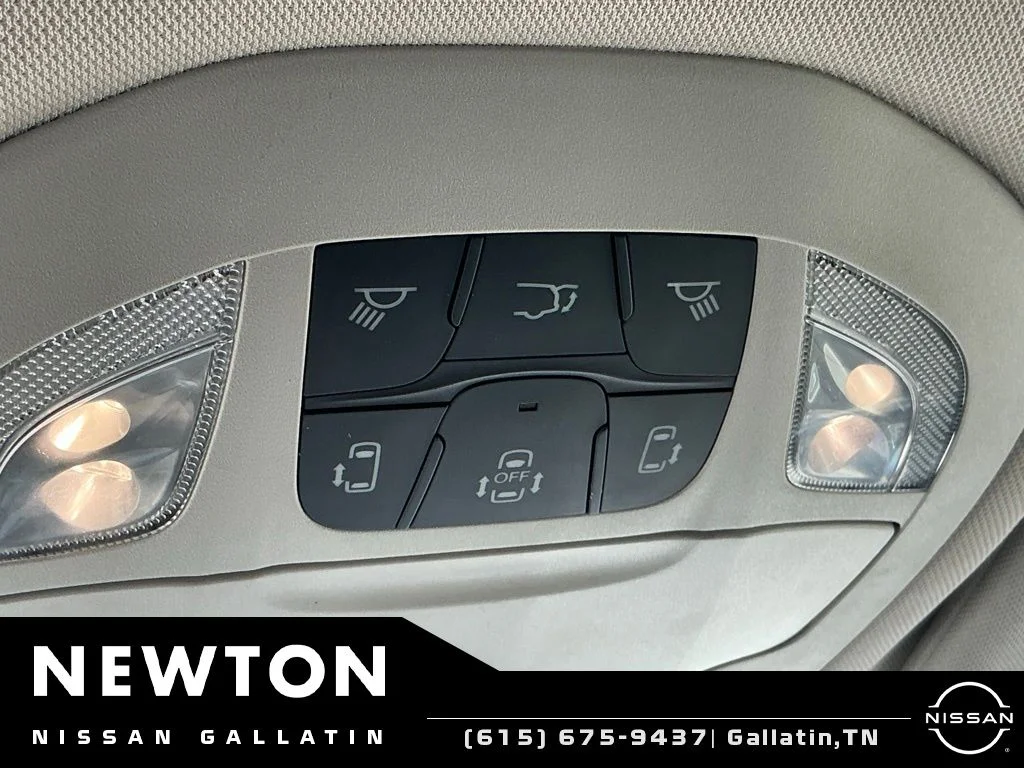 Used 2023 White Chrysler Touring L image 19