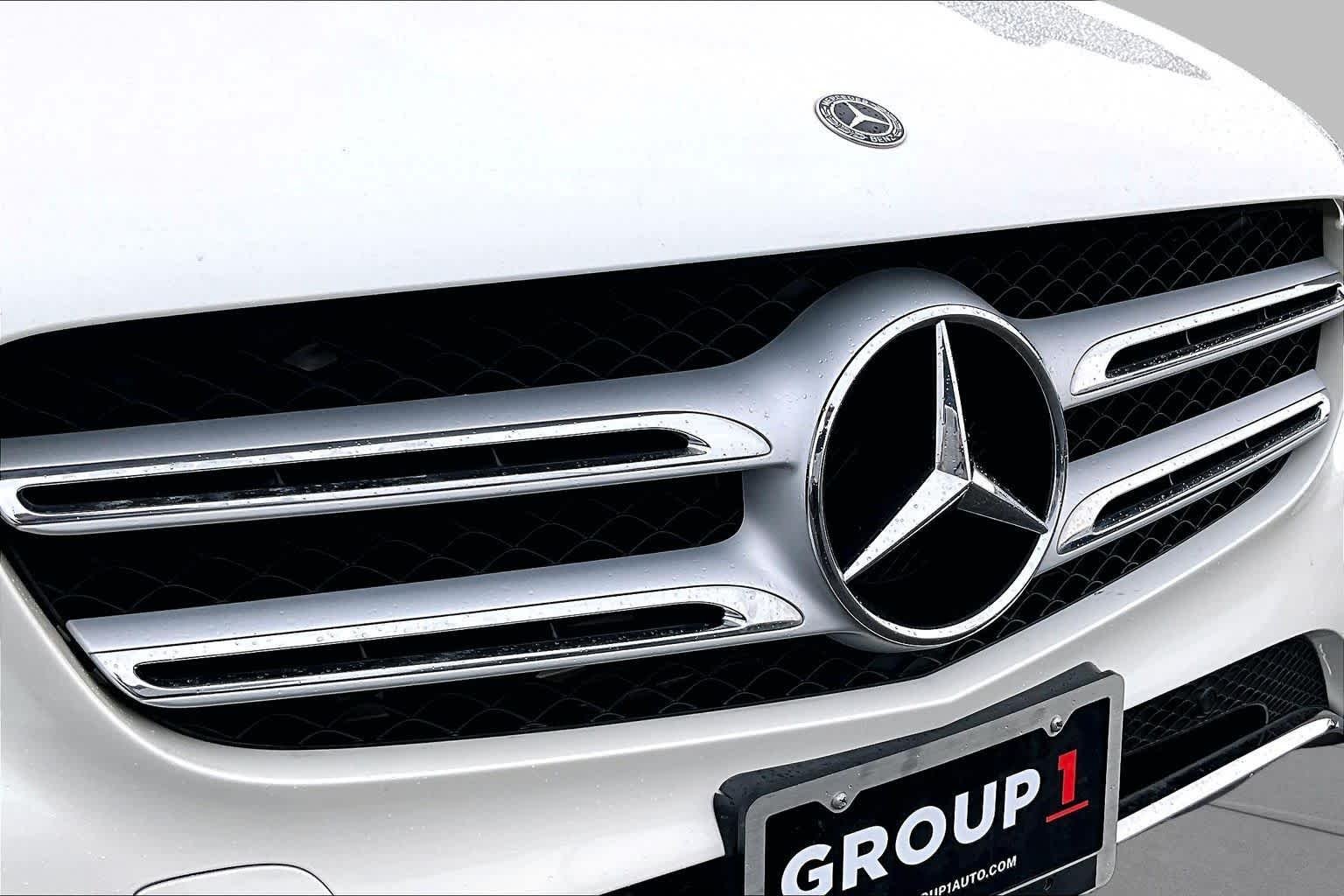 Used 2017 designo Diamond White Metallic Mercedes-Benz GLC 300 image 30