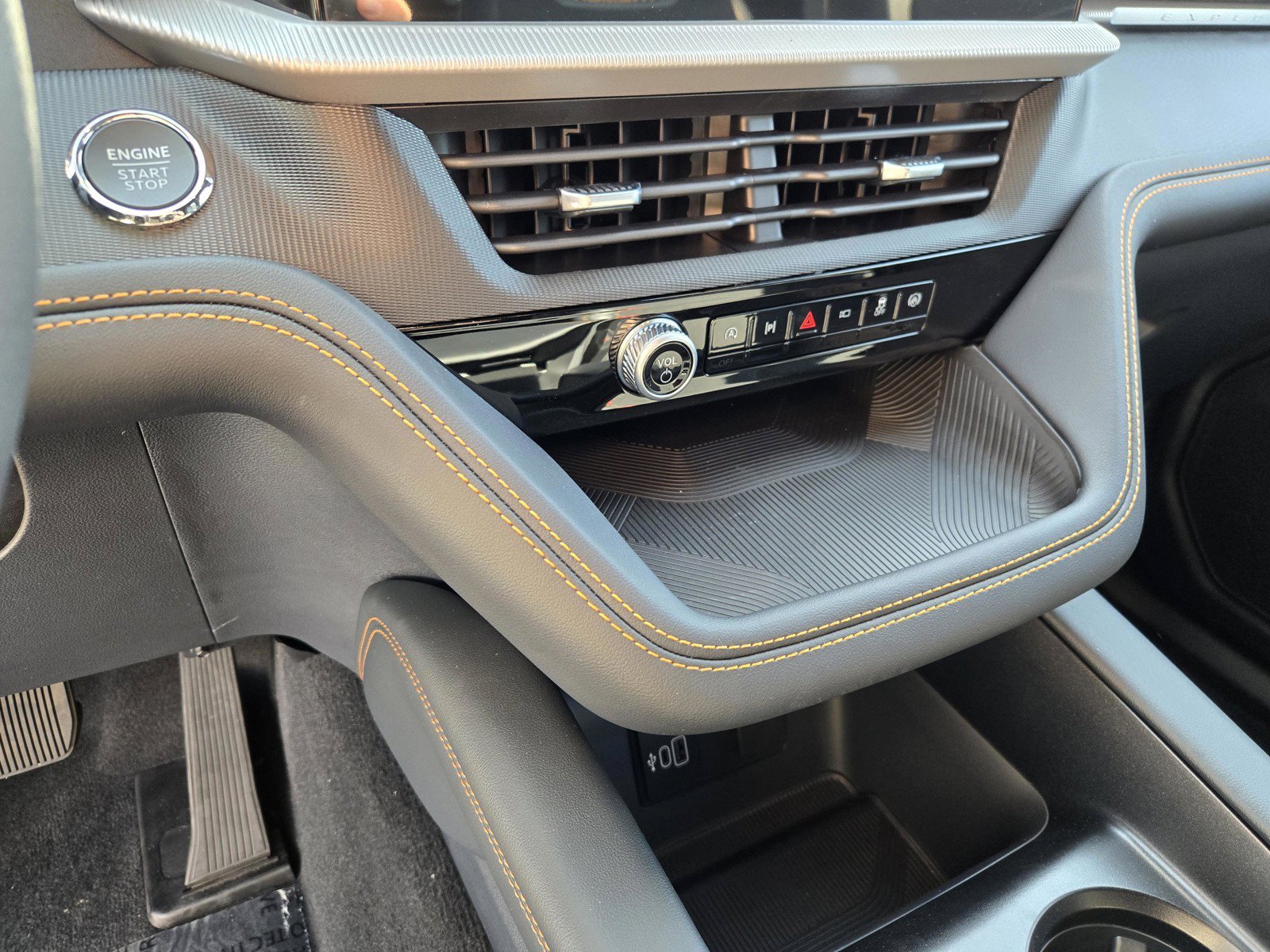 New 2026 Carbonized Gray Metallic Ford Tremor® image 12
