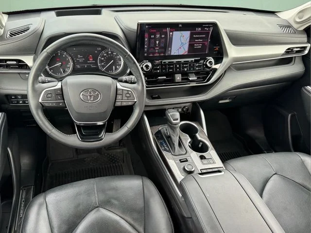 Used 2021 White Toyota Platinum image 11