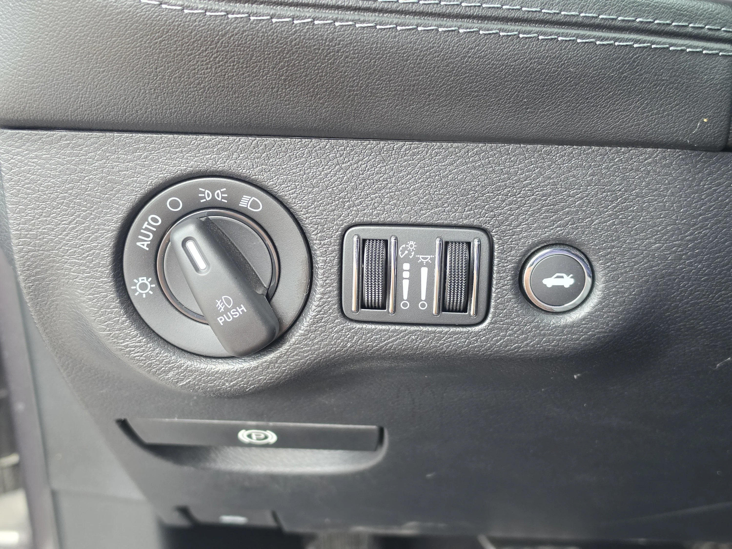 Used 2023 Granite Pearlcoat Dodge R/T image 31