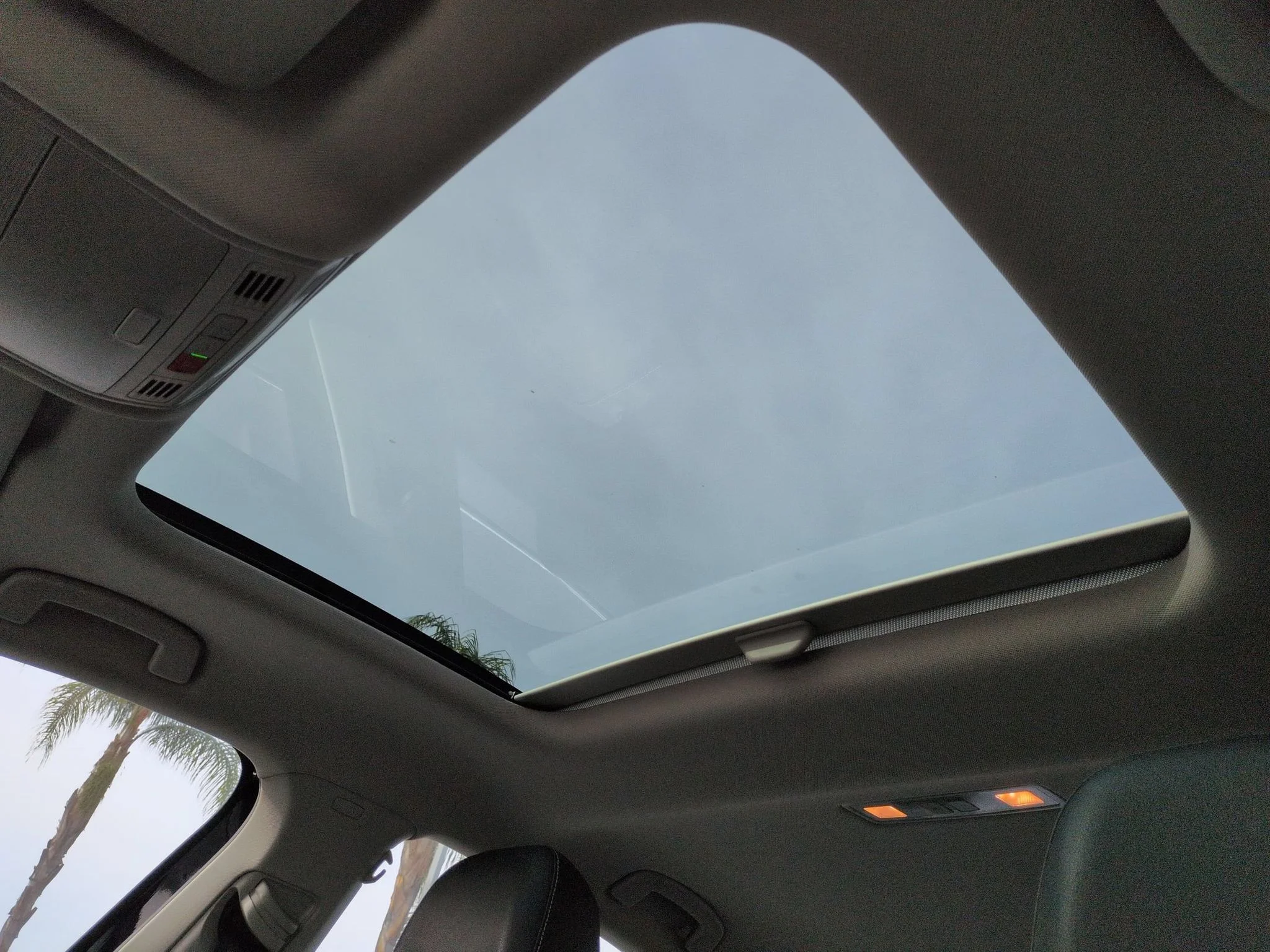 Used 2024 Deep Black Pearl Volkswagen SE w/Sunroof image 25