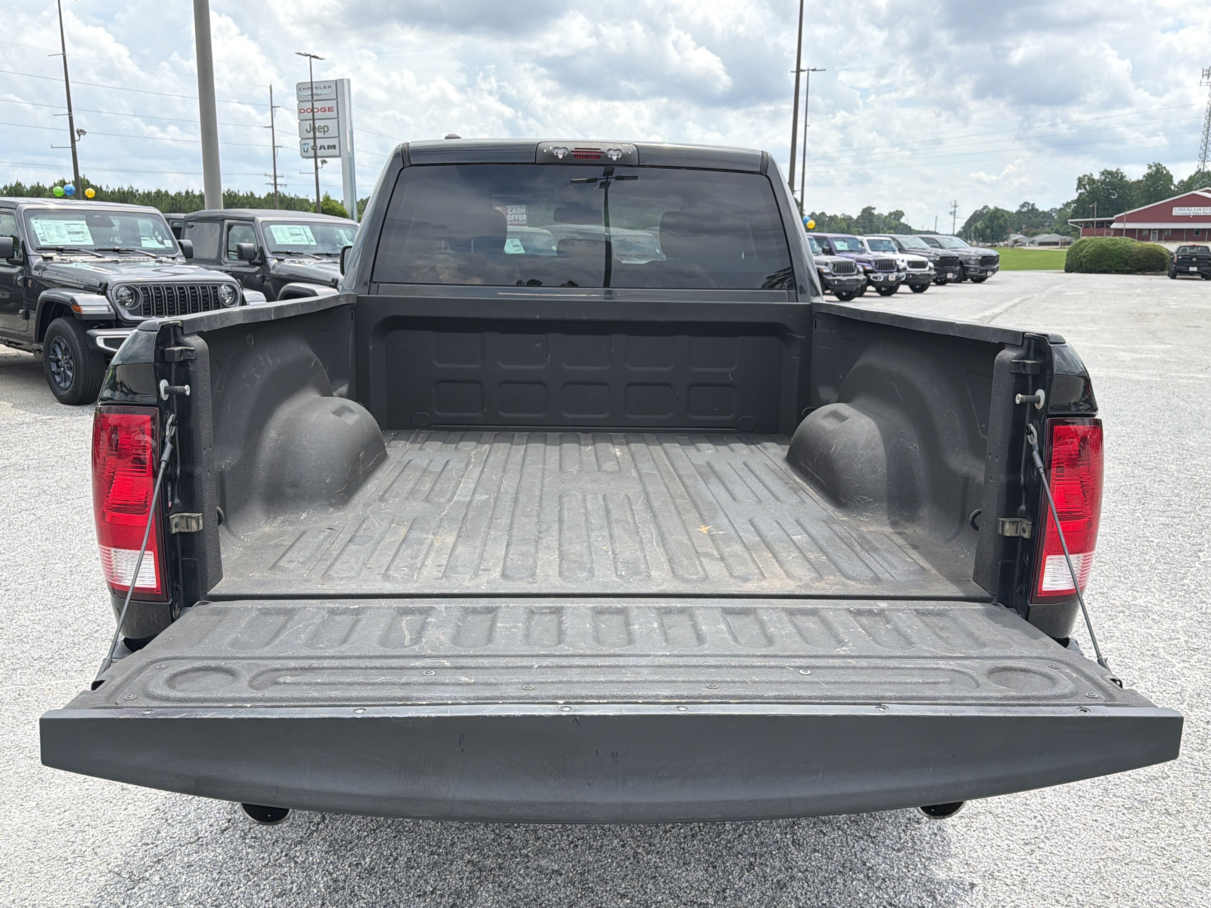 Used 2016 Brilliant Black Crystal Pearlcoat Ram Tradesman image 19