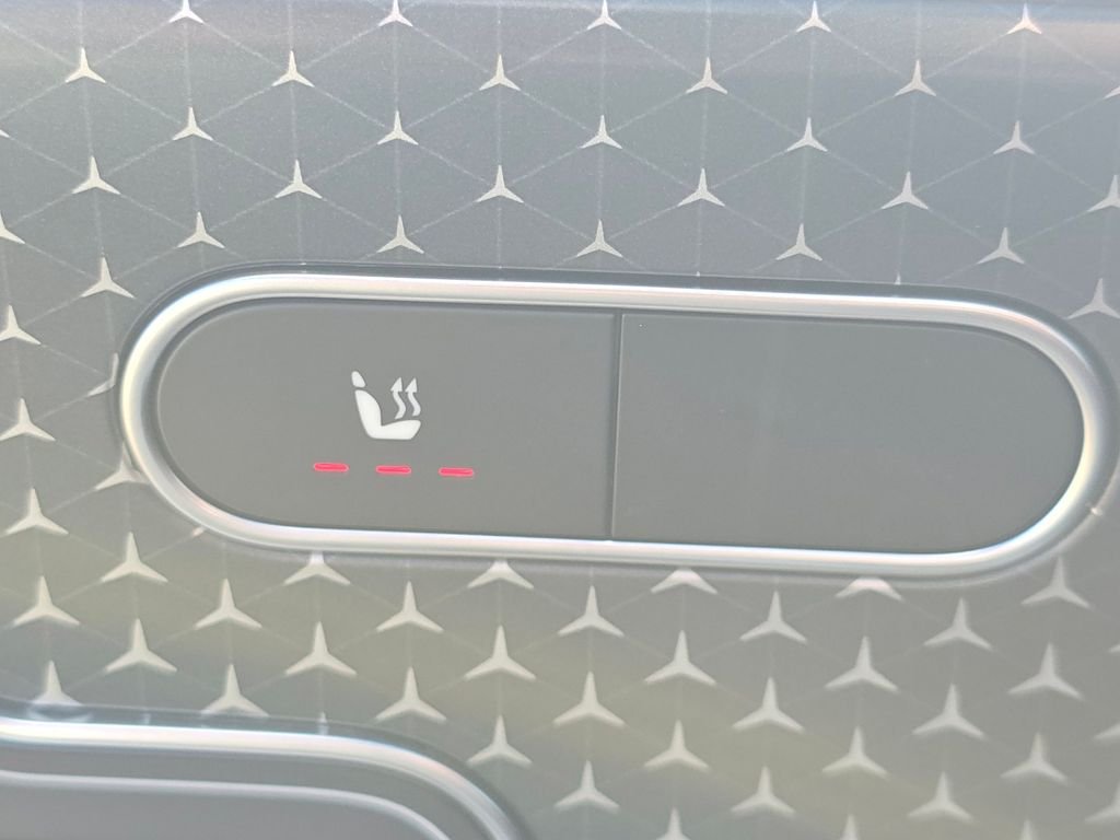 2025 Mercedes-Benz GLB GLB35 AMG - Photo 6