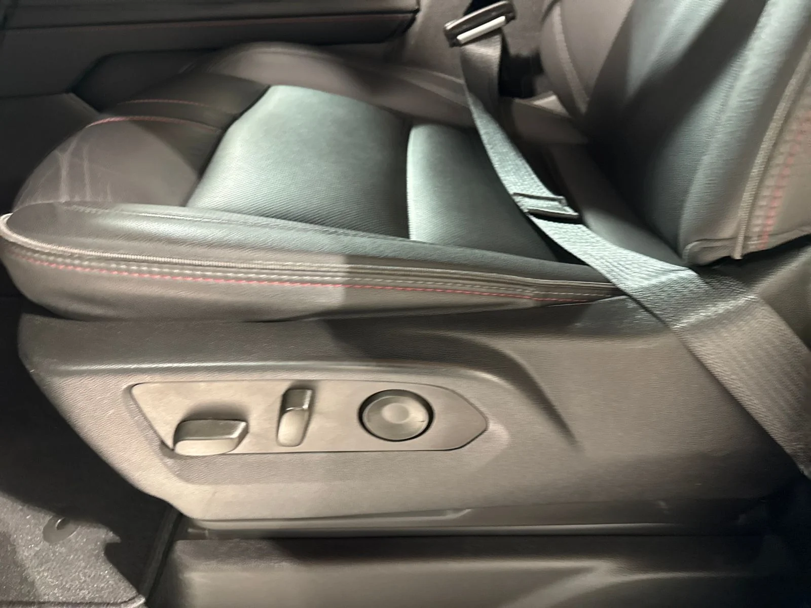 Used 2022 Summit White Chevrolet RST image 23