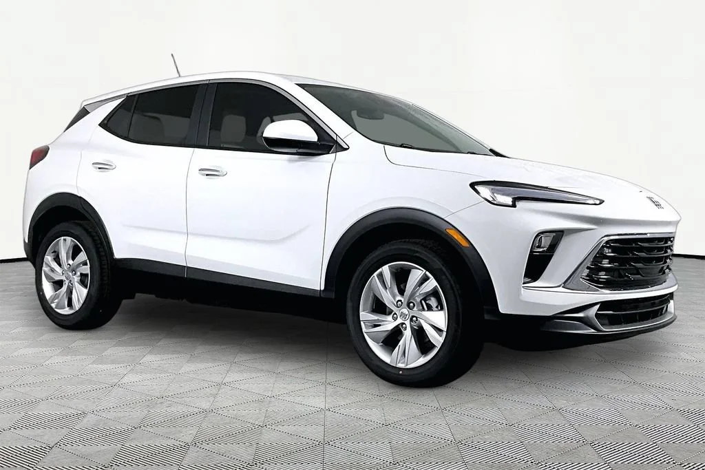 New 2026 Summit White Buick Preferred image 3