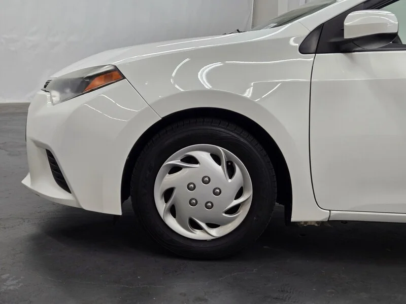 Used 2014 SUPER WHITE Toyota L image 6
