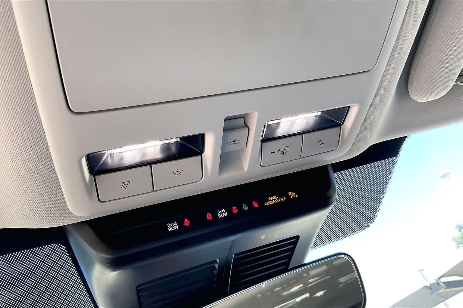 Used 2025 Platinum Quartz Mazda Preferred Package image 32