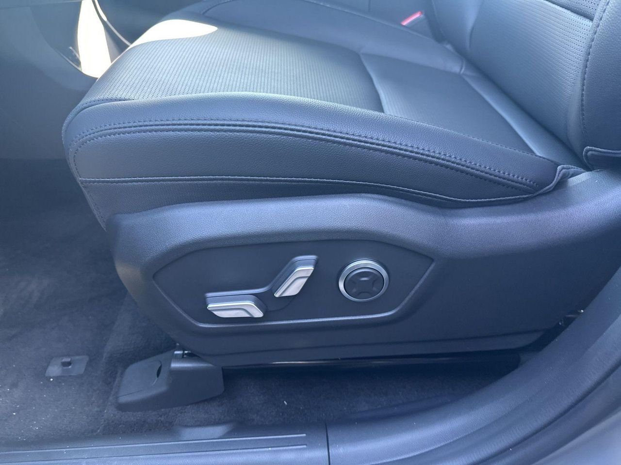 2026 Hyundai Santa Fe Limited - Photo 9