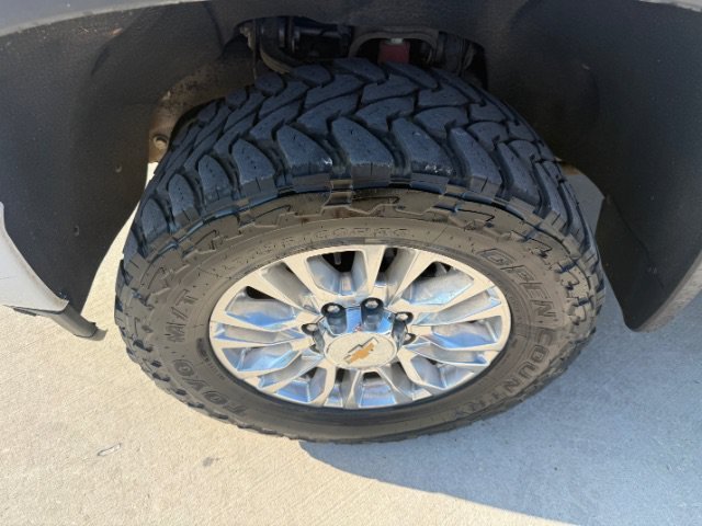 Used 2022 Summit White Chevrolet High Country image 9